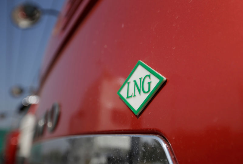 © Reuters. A logo of liquefied natural gas (LNG) is pictured on a LNG truck outside a heavy-duty truck shop in Yutian county