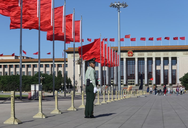 © Reuters. Chinese flags flutter at Tiananmen Square ahead of the Belt and Road Forum in Beijing