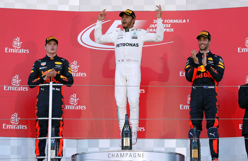 © Reuters. Hamilton gana el GP de Japón y se acerca a su cuarto título mundial