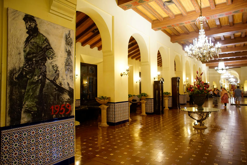 © Reuters. An image of late Cuba's President Fidel Castro hangs on the wall of the Hotel Nacional in Havana, Cuba