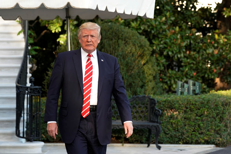 © Reuters. U.S. President Donald Trump walks out from the White House in Washington