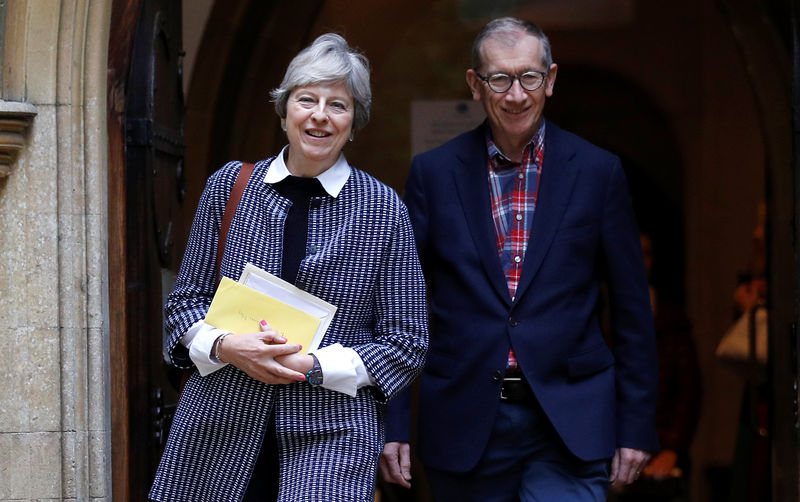 © Reuters. Britain's Prime Minister Theresa May and her husband Philip leave church in her constituency near Reading