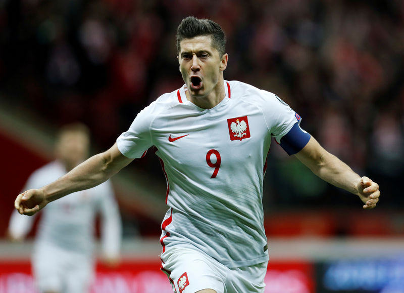 © Reuters. Polonia se clasifica para el Mundial de Rusia tras vencer a Montenegro