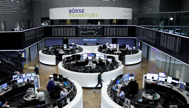 © Reuters. Las bolsas europeas abren al alza y el Dax alemán marca récord