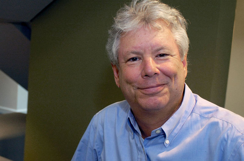 © Reuters. Economista norte-americano Richard Thaler, vencedor do prêmio Nobel de Economia de 2017, posa para foto