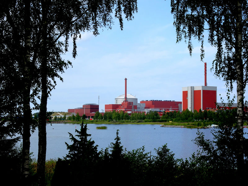 © Reuters. FILE PHOTO: A general view of the unfinished Olkiluoto-3 nuclear reactor in Eurajoki