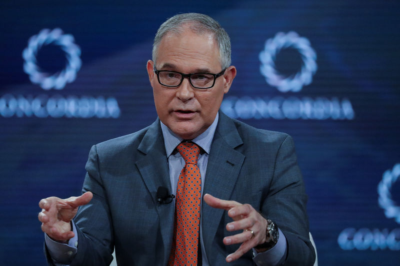 © Reuters. Scott Pruitt, Administrator of the U.S. Environmental Protection Agency, answers a question during the Concordia Summit in Manhattan