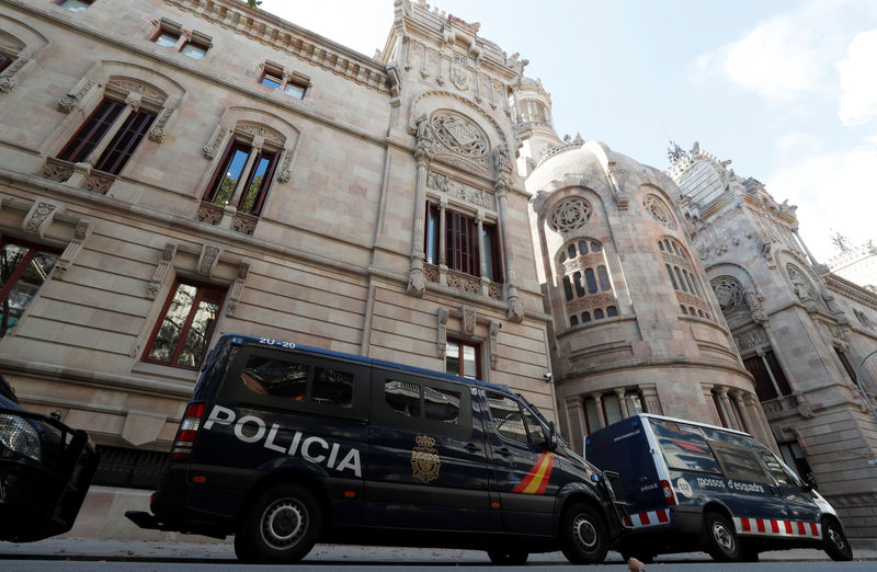 © Reuters. La policía española asume la vigilancia del máximo tribunal catalán