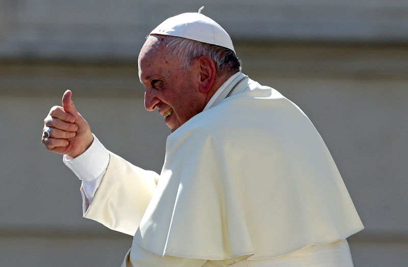 © Reuters. Papa Franciso durante audiência na praça de São Pedro, no Vaticano