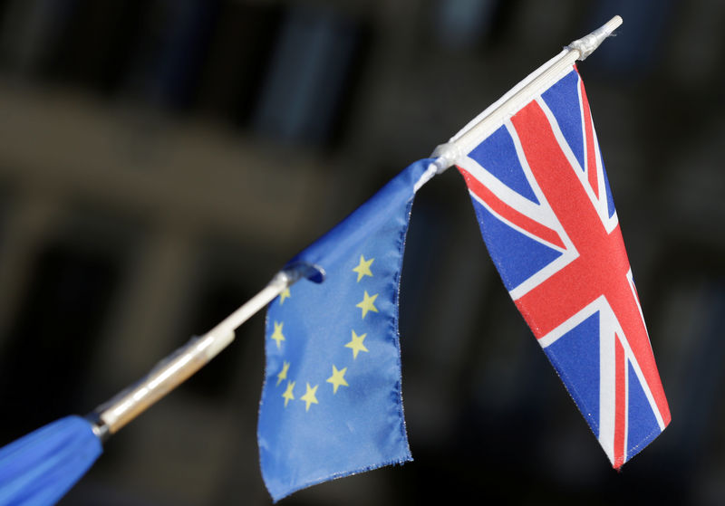 © Reuters. An umbrella with EU and British flags attached to it is held ahead of a speech by Britain's Prime Minister Theresa May in Florence