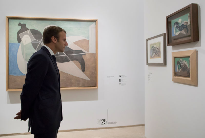 © Reuters. Macron visita exibição "Picasso 1932: Ano Erótico" em Paris