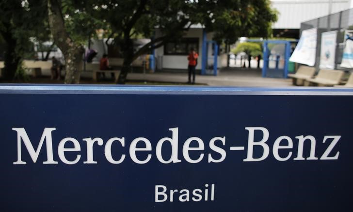 © Reuters. Entrada de fábrica da Mercedes-Benz em São Bernardo do Campo, perto de São Paulo