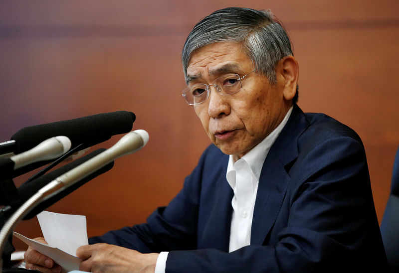 © Reuters. BOJ Governor Kuroda attends a news conference at the BOJ headquarters in Tokyo