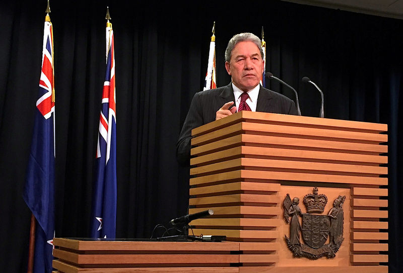 © Reuters. FILE PHOTO - Winston Peters, leader of the New Zealand First Party, speaks during a media conference in Wellington