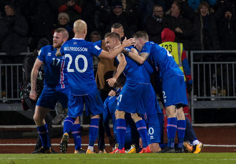 © Reuters. Islandia se clasifica para el Mundial por primera vez en su historia