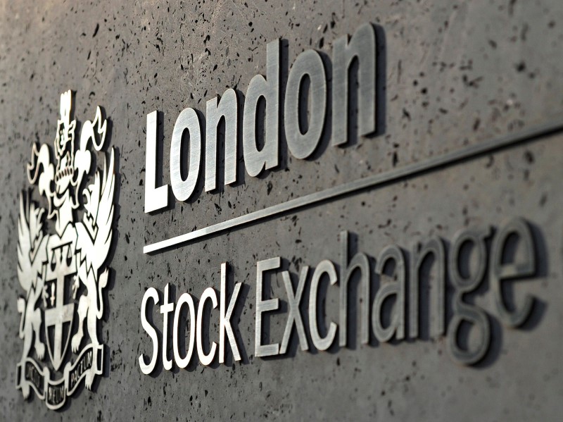 © Reuters. FILE PHOTO: The London Stock Exchange is seen in the City of London