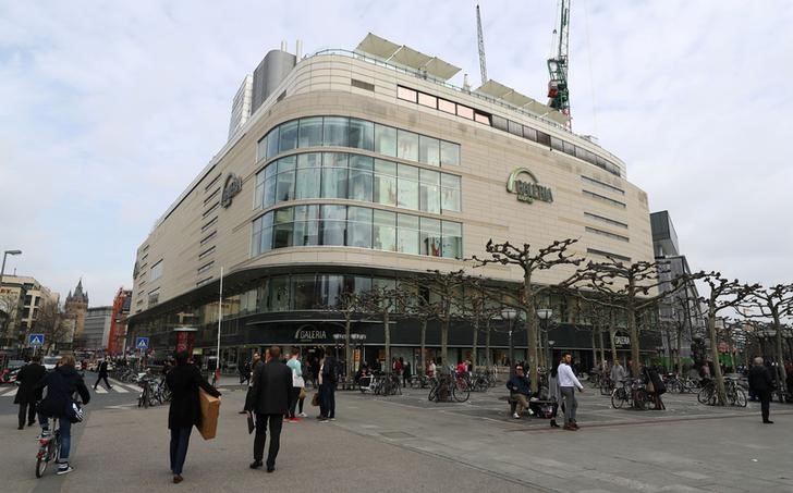 © Reuters. The shopping mall "Galeria Kaufhof" in Frankfurt