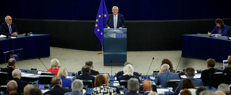 © Reuters. European Commission President Juncker addresses the European Parliament during a debate on The State of the European Union in Strasbourg