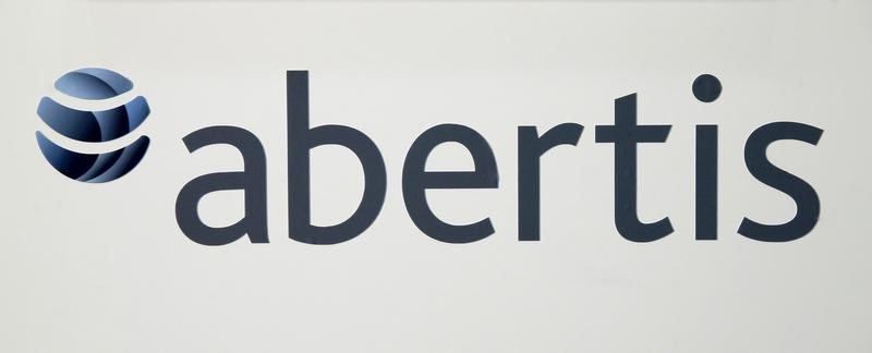 © Reuters. Abertis's logo is seen during a news conference before the 2016 annual shareholders meeting in Barcelona