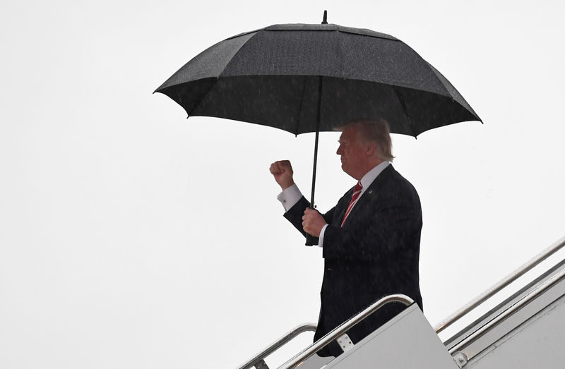 © Reuters. U.S. President Trump arrives in Greensboro for a fundraising event in North Carolina