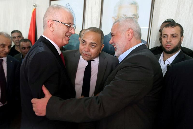 © Reuters. بدء محادثات وحدة بين فتح وحماس في القاهرة