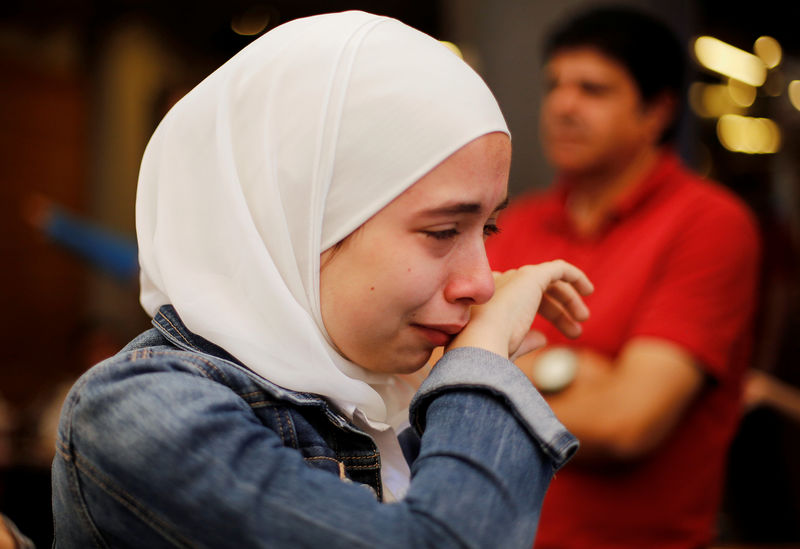 © Reuters. A girl reacts after watching the World Cup 2018 soccer qualifier between Australia and Syria, in Damascus, Syria