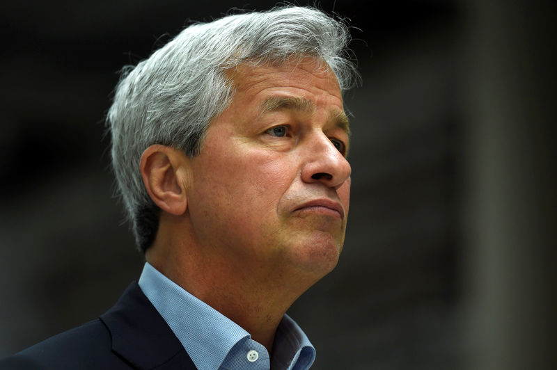 © Reuters. FILE PHOTO: JP Morgan CEO Jamie Dimon speaks at a Remain in the EU campaign event attended by Britain's Chancellor of the Exchequer George Osborne (not shown) at JP Morgan's corporate centre in Bournemouth