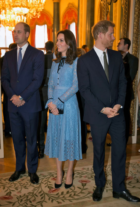 © Reuters. Príncipe William e Kate no Palácio de Buckingham