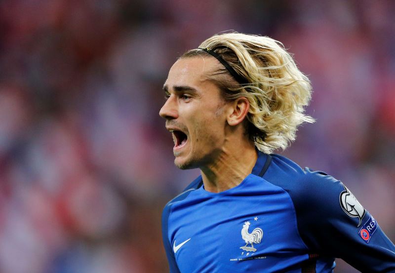 © Reuters. فرنسا تتأهل لنهائيات كأس العالم لكرة القدم 2018