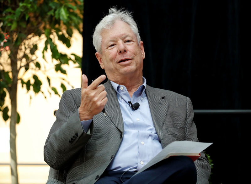 © Reuters. U.S. economist Richard Thaler speaks during a news conference after winning the 2017 Nobel Economics Prize