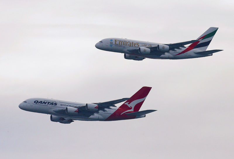 © Reuters. FILE PHOTO: A Qantas Airways and an Emirates Airlines Airbus A380 fly in formation during a flyover above Sydney