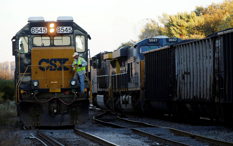 © Reuters. FILE PHOTO: A CSX coal train moves past an idling CSX engine at the switchyard in Brunswick, Maryland