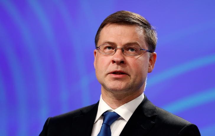 © Reuters. Vice-presidente da Comissão Europeia, Valdis Dombrovskis, durante coletiva de imprensa, em Bruxelas, Bélgica