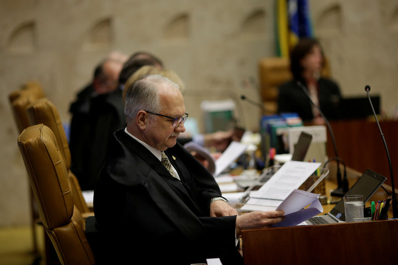 © Reuters. Ministro Edson Fachin no plenário do STF