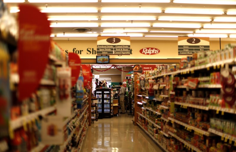 © Reuters. An isle of a Ralphs grocery store, which is owned by Kroger Co, is pictured ahead of company results in Altadena