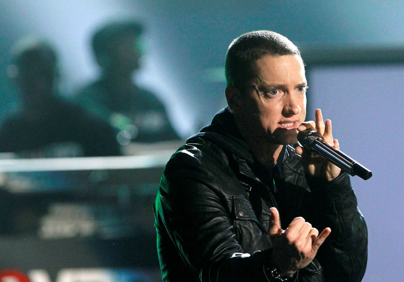 © Reuters. FILE PHOTO: Rapper Eminem performs 'Not Afraid' at the 2010 BET Awards in Los Angeles