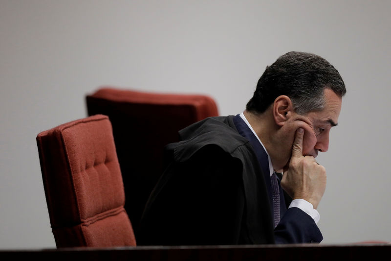 © Reuters. Ministro Roberto Barroso durante sessão do STF