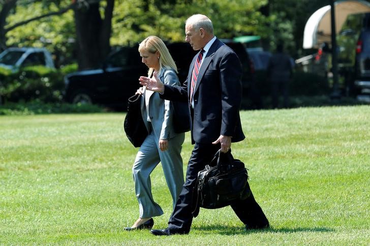 © Reuters. ترامب يعتزم ترشيح مساعدة بالبيت الأبيض لتولي وزارة الأمن الداخلي