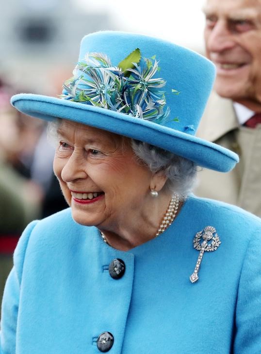 © Reuters. Rainha Elizabeth participa de cerimônia na Escócia