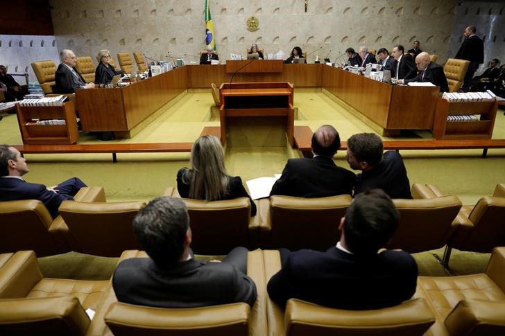 © Reuters. General view of a session of the Supreme Court to decide whether judge Edson Fachin continues as rapporteur for JBS and can approve ratification agreements, in Brasilia