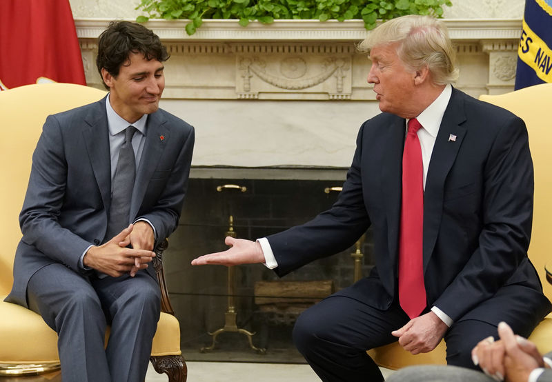 © Reuters. Trump dice EEUU podría estudiar acuerdo comercial con Canadá pero sin México