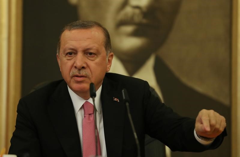 © Reuters. متحدث: تركيا تلقت طلبا من أمريكا لحل أزمة التأشيرات