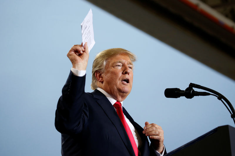 © Reuters. U.S. President Donald Trump speaks about tax reform in Harrisburg, Pennsylvania