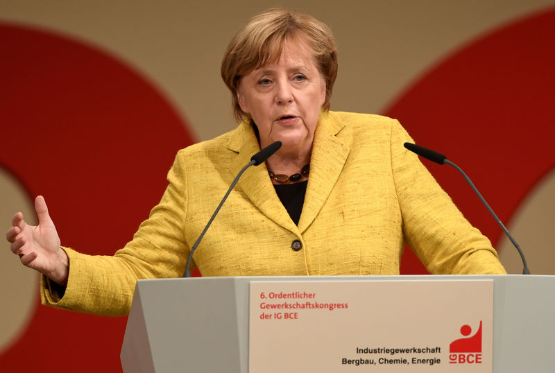 © Reuters. German Chancellor Angela Merkel delivers her speech at congress of the German Mining, Chemicals and Energy Trade Union in Hanover