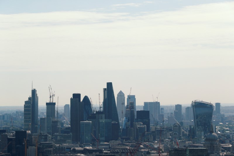 © Reuters. FILE PHOTO: A view of the City of London and Canary Wharf.