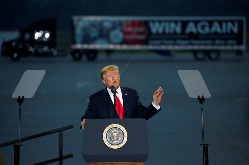 © Reuters. U.S. President Donald Trump speaks about tax reform in Harrisburg, Pennsylvania