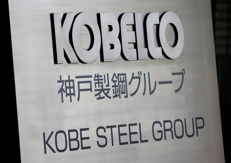 © Reuters. The logo of Kobe Steel is seen at the group's Tokyo headquarters building in Tokyo
