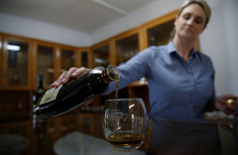 © Reuters. Blending manager Ilse du Toit pours brandy during a tasting at the KWV distillery in Paarl near Cape Town