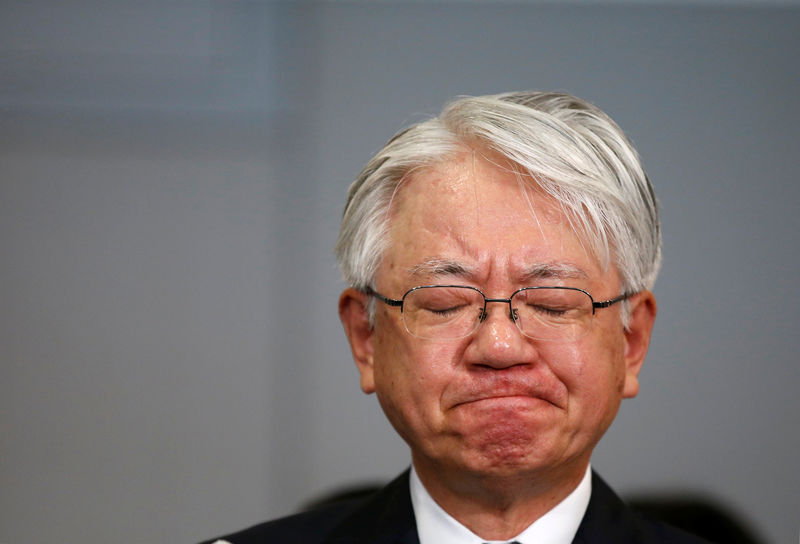© Reuters. Kobe Steel President and CEO Kawasaki speaks to the media after meeting with Ministry of Economy, Trade and Industry's Director-General of Manufacturing Industries Bureau, Tada at the ministry in Tokyo