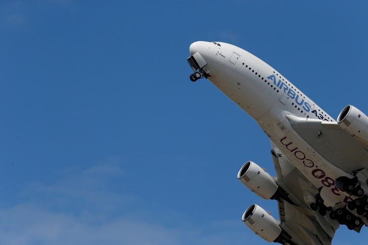 © Reuters. Airbus A380 at Paris Air Show at Le Bourget Airport near Paris